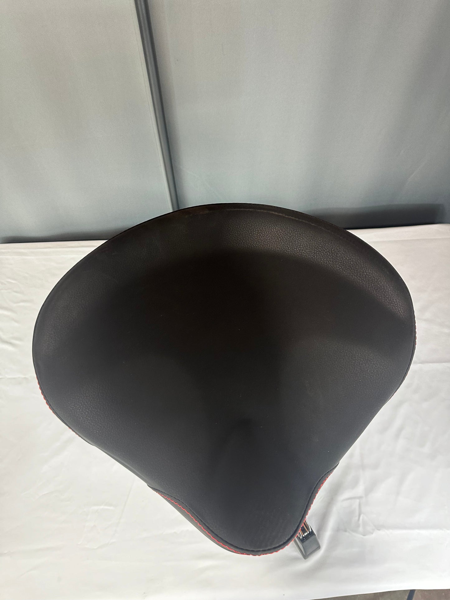 Rl Drums 3 Leg Heavy Duty Hydraulic Throne-T5100AL