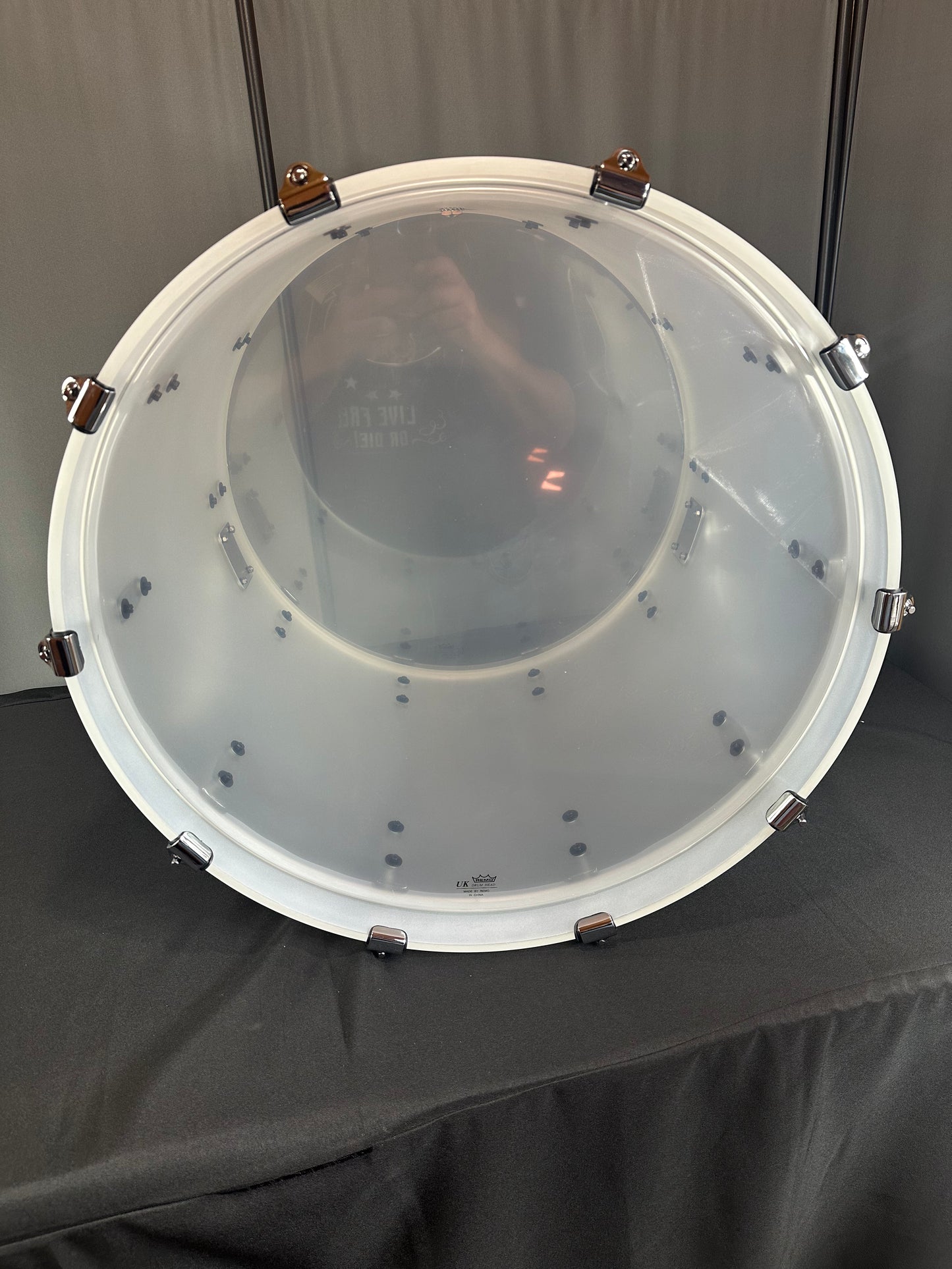 Frost White Seamless Acrylic 22"x18" - Bass Drum