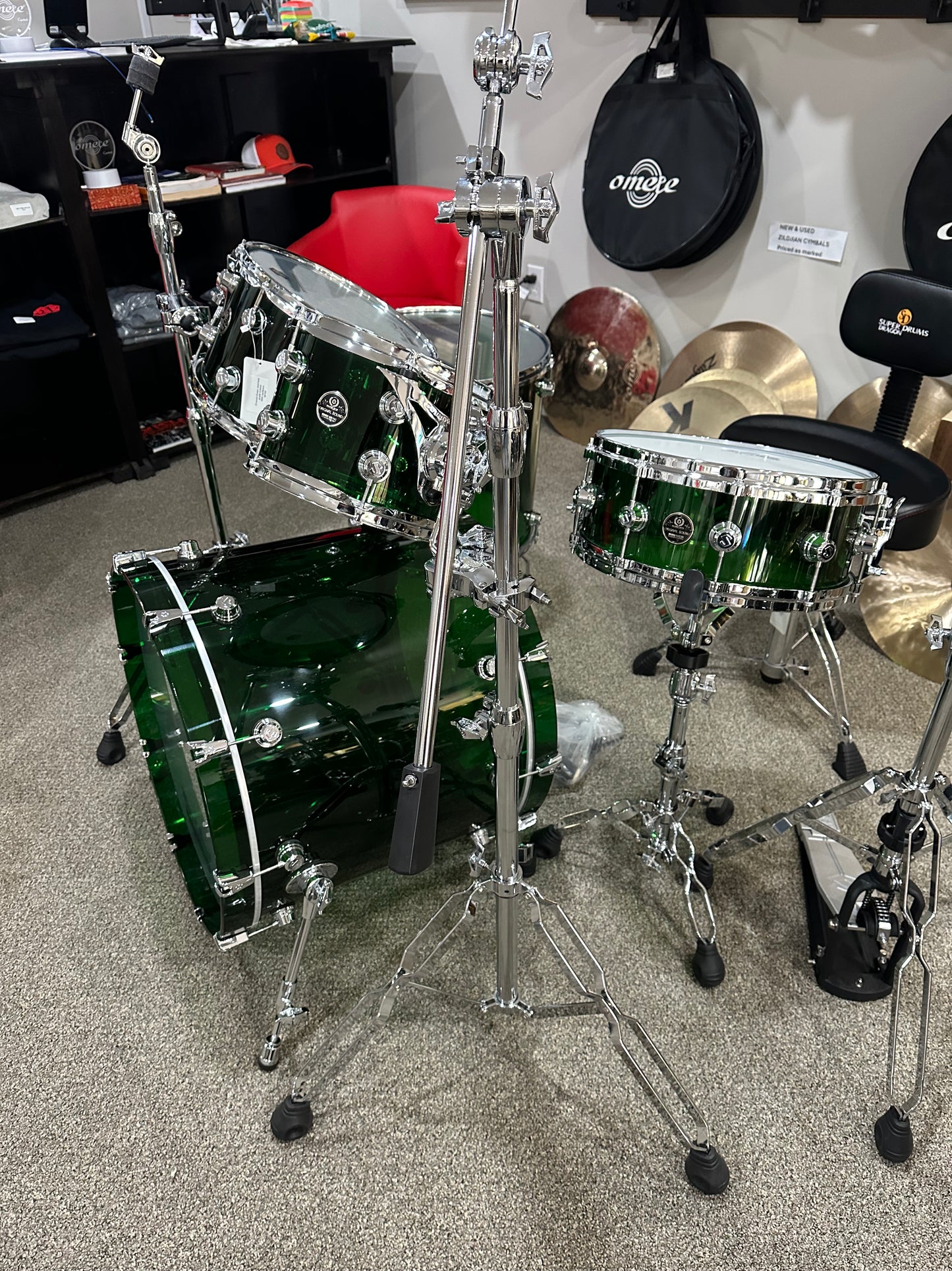 SOUNDWAVE MASTER ICE CRYSTAL SOUND SERIES EMERALD GREEN DRUM KIT