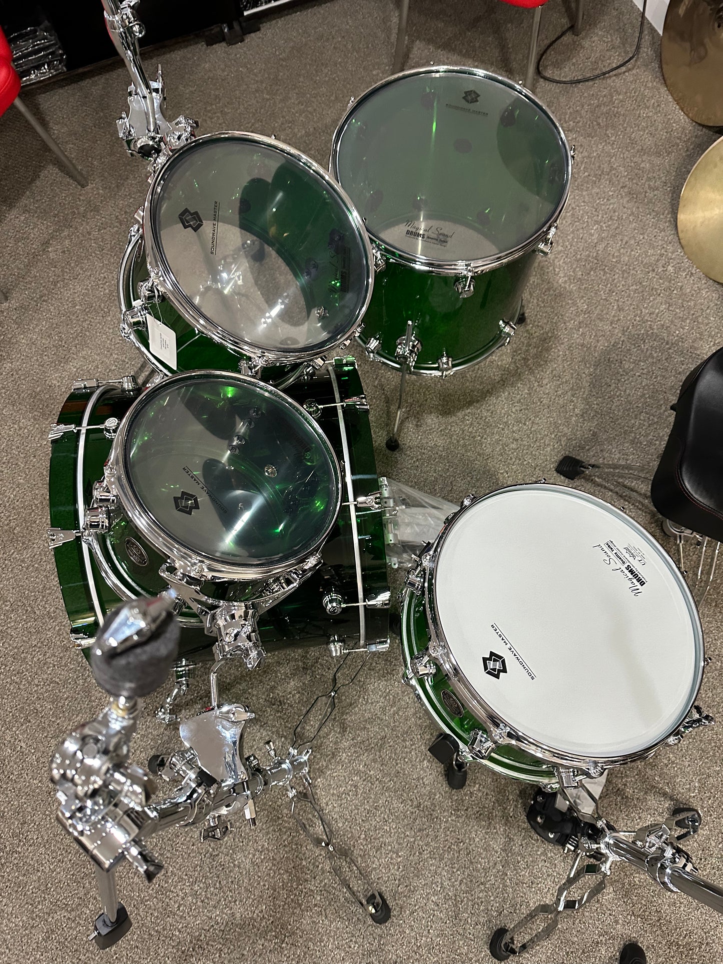 SOUNDWAVE MASTER ICE CRYSTAL SOUND SERIES EMERALD GREEN DRUM KIT