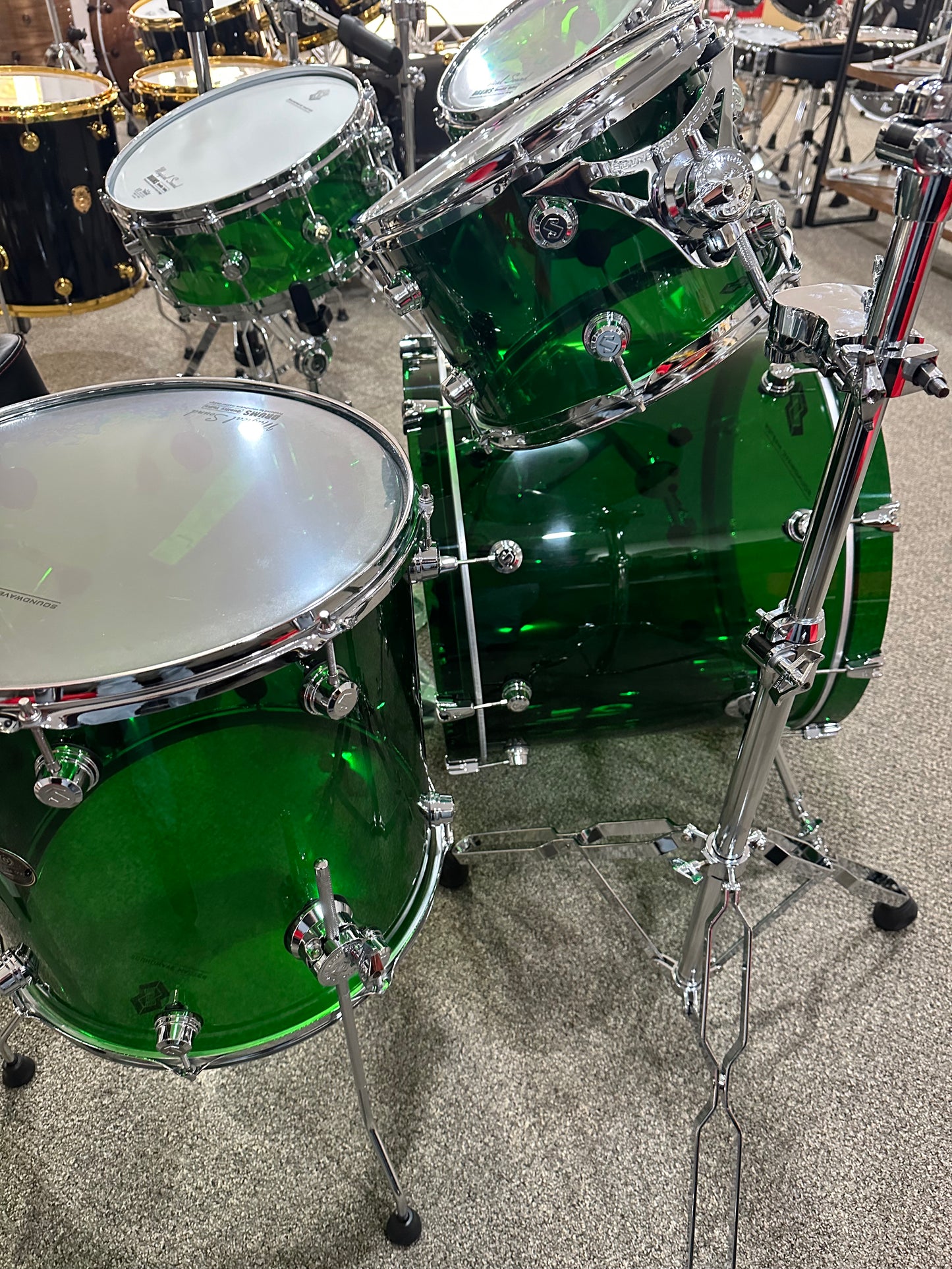 SOUNDWAVE MASTER ICE CRYSTAL SOUND SERIES EMERALD GREEN DRUM KIT