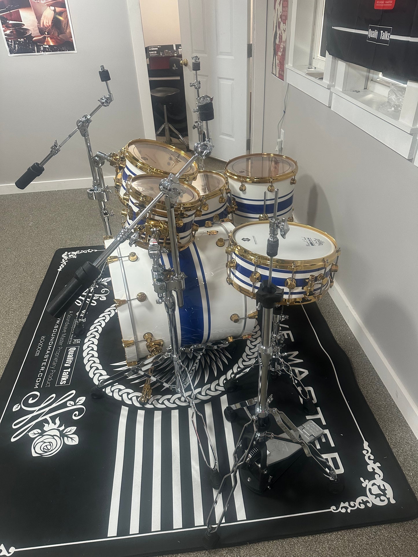 SOUNDWAVE MASTER GLORY SOUND BLUE AND WHITE STRIPES DRUM KIT
