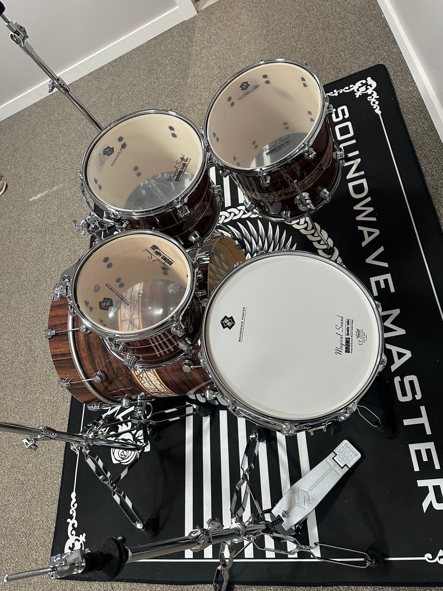 SOUNDWAVE MASTER MAGICAL SOUND WOOD WAR DRUM KIT