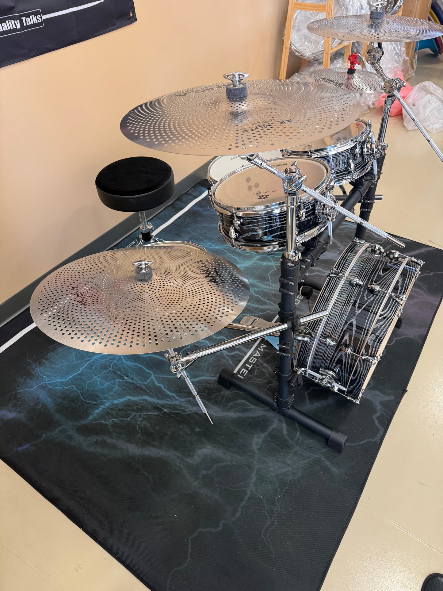 SOUNDWAVE MASTER FLIP KING PRO DRUM KIT (Rainbow Oak Silver)