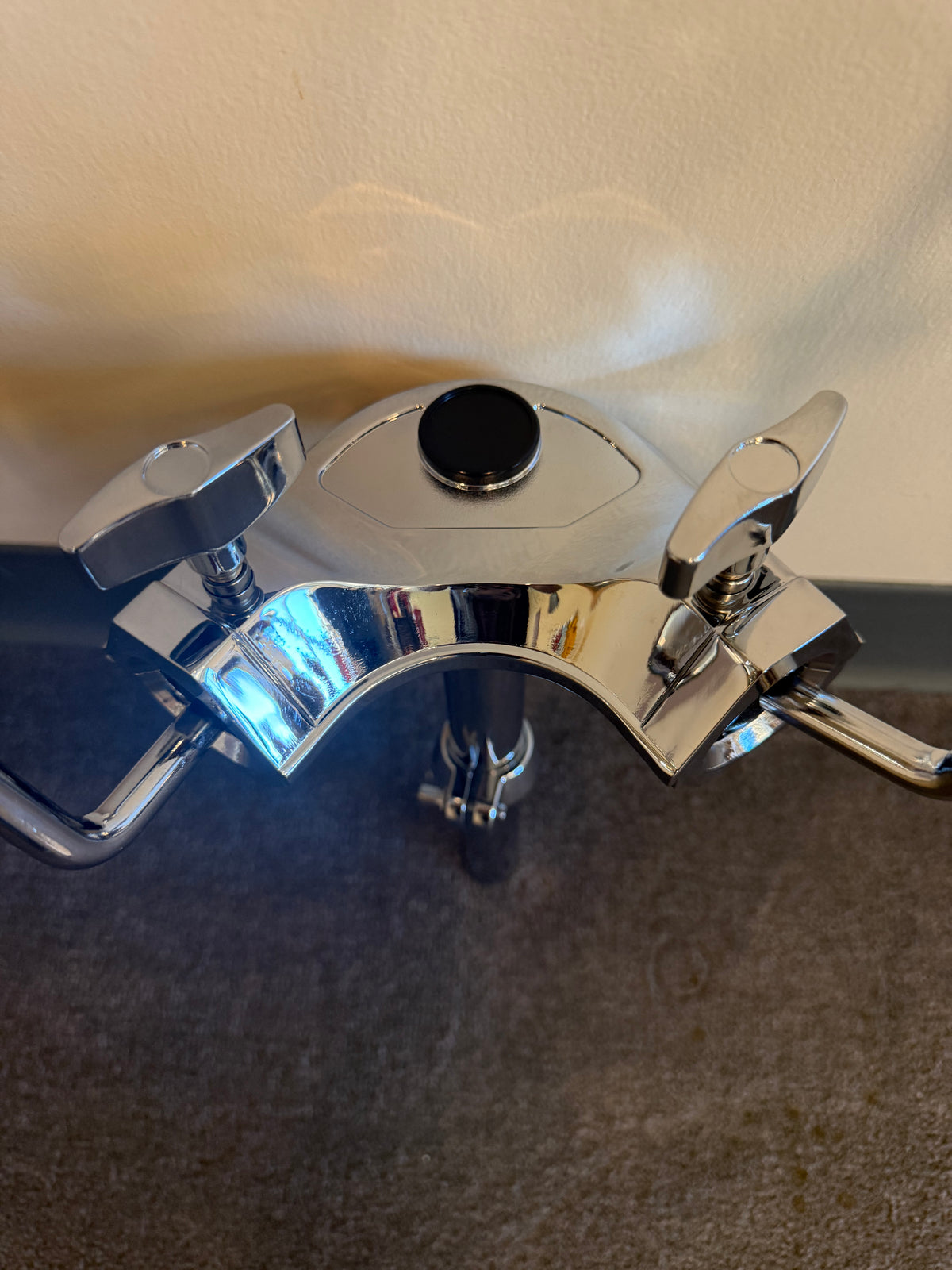 Double Tom Holder Stand with Memory Lock, Adjustable Double Tom L Arm Holder Mount Bracket TH1507