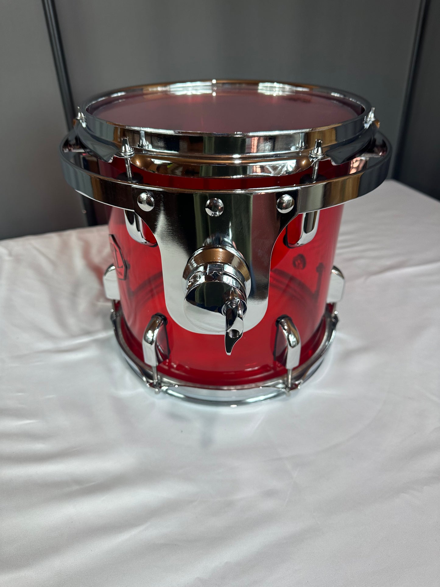 Red Seamless Acrylic 8"x7" - Tom Drum -JB-RA8-7TT