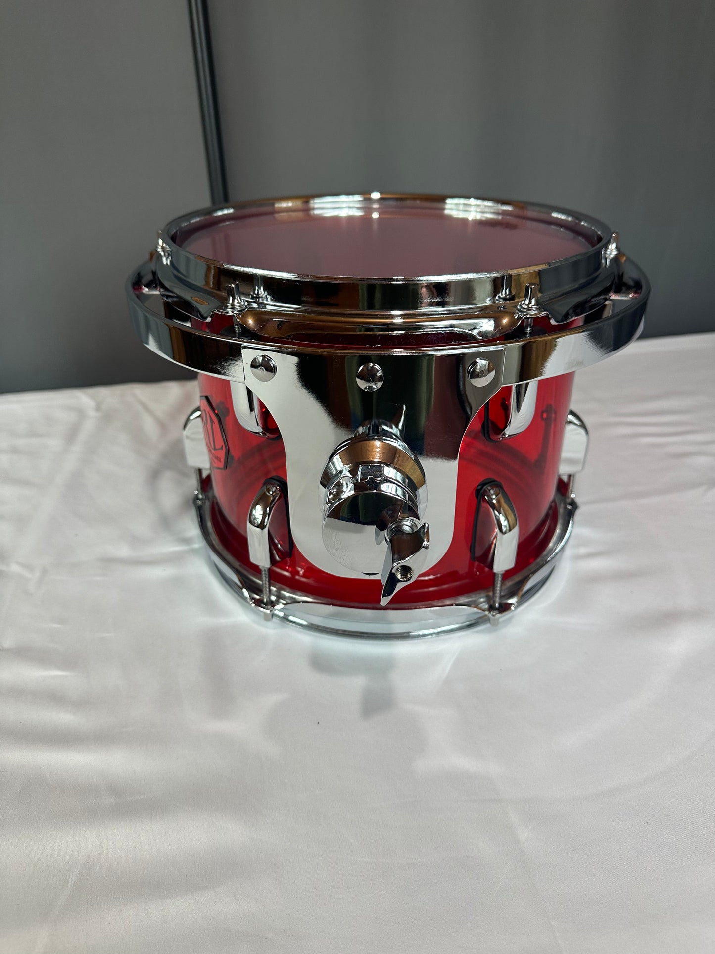 Red Seamless Acrylic 10"x8" - Tom Drum