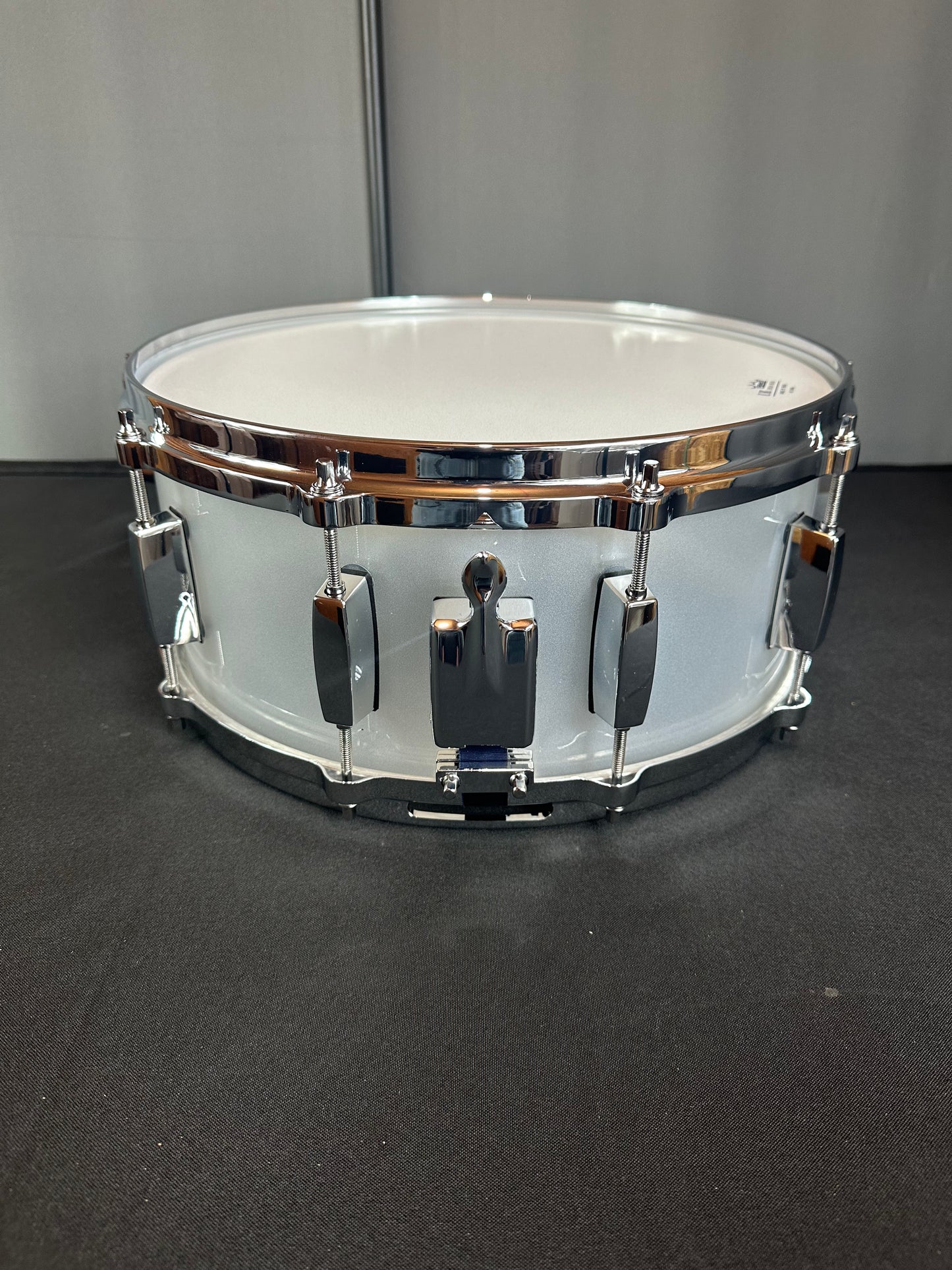 Frost White Seamless Acrylic 14"x6" -Snare Drum