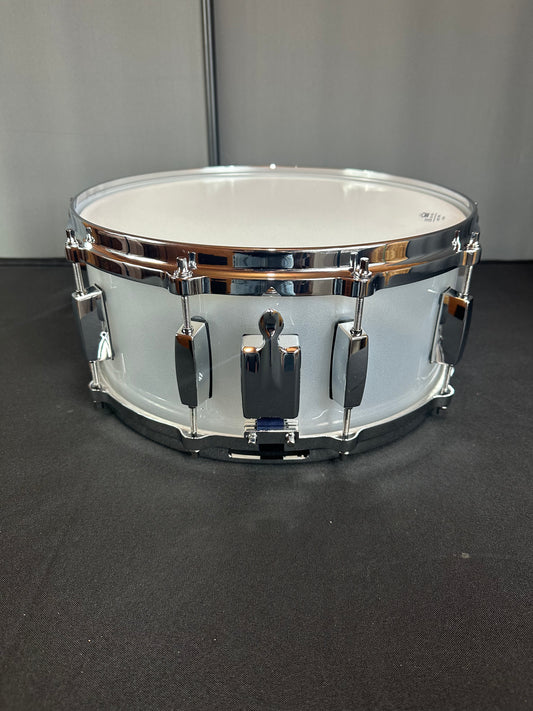 Frost White Seamless Acrylic 14"x6" -Snare Drum