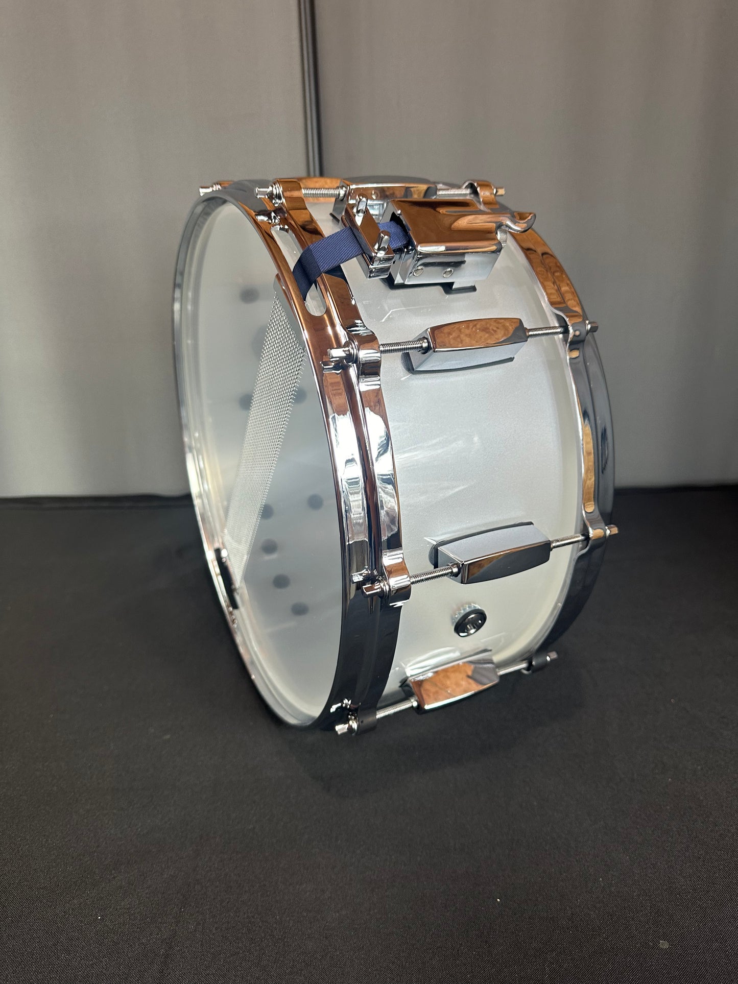 Frost White Seamless Acrylic 14"x6" -Snare Drum