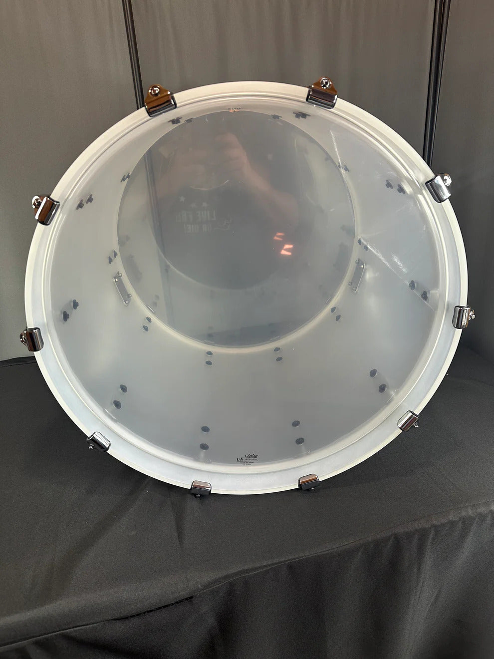 Frost White Seamless Acrylic 20"x16" - Bass Drum