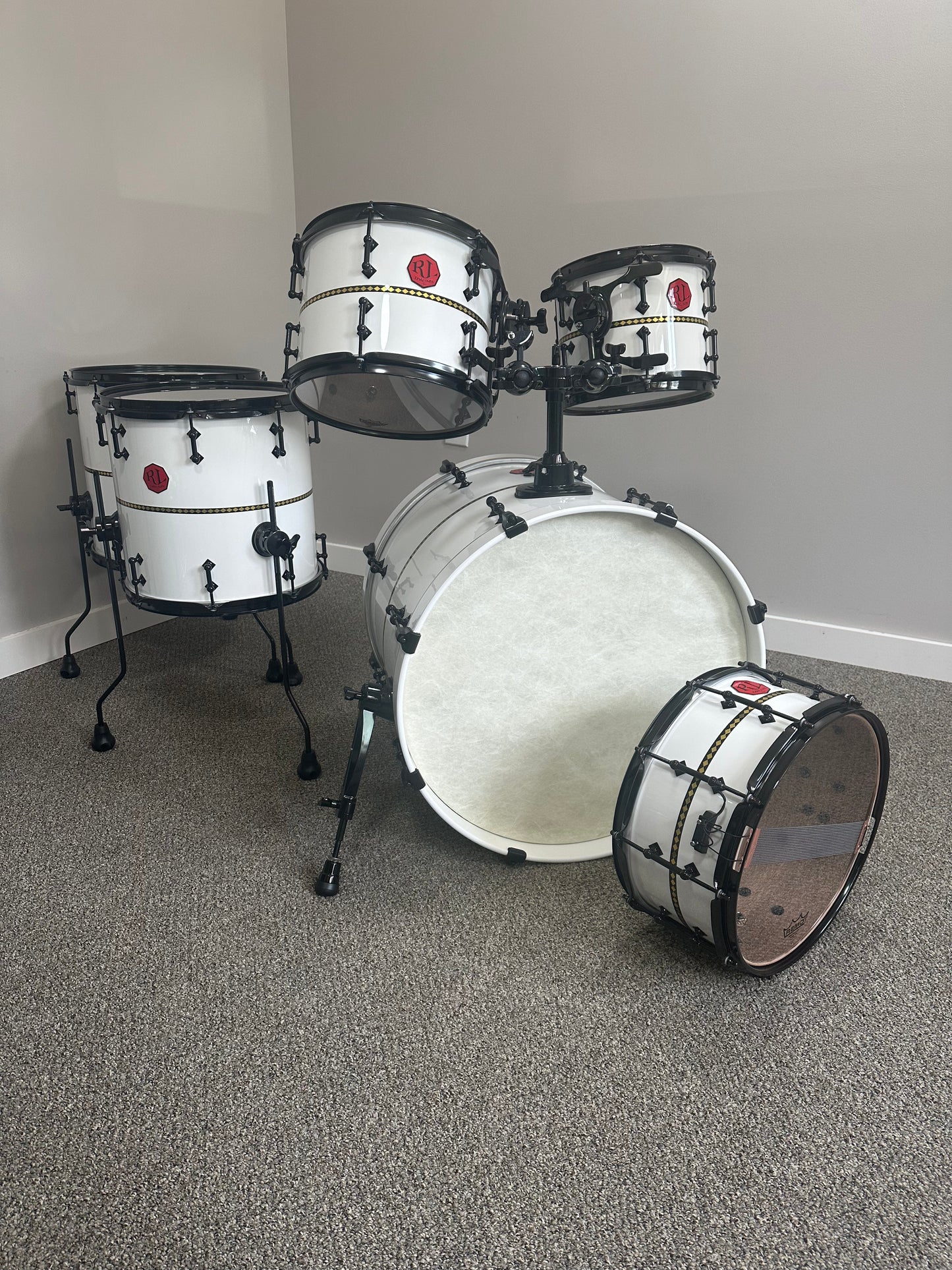 Concert Hall Series Birch/Maple/Hickory White with Diamond Inlay Shell Pack-6 Piece Concert JCM-W-6022