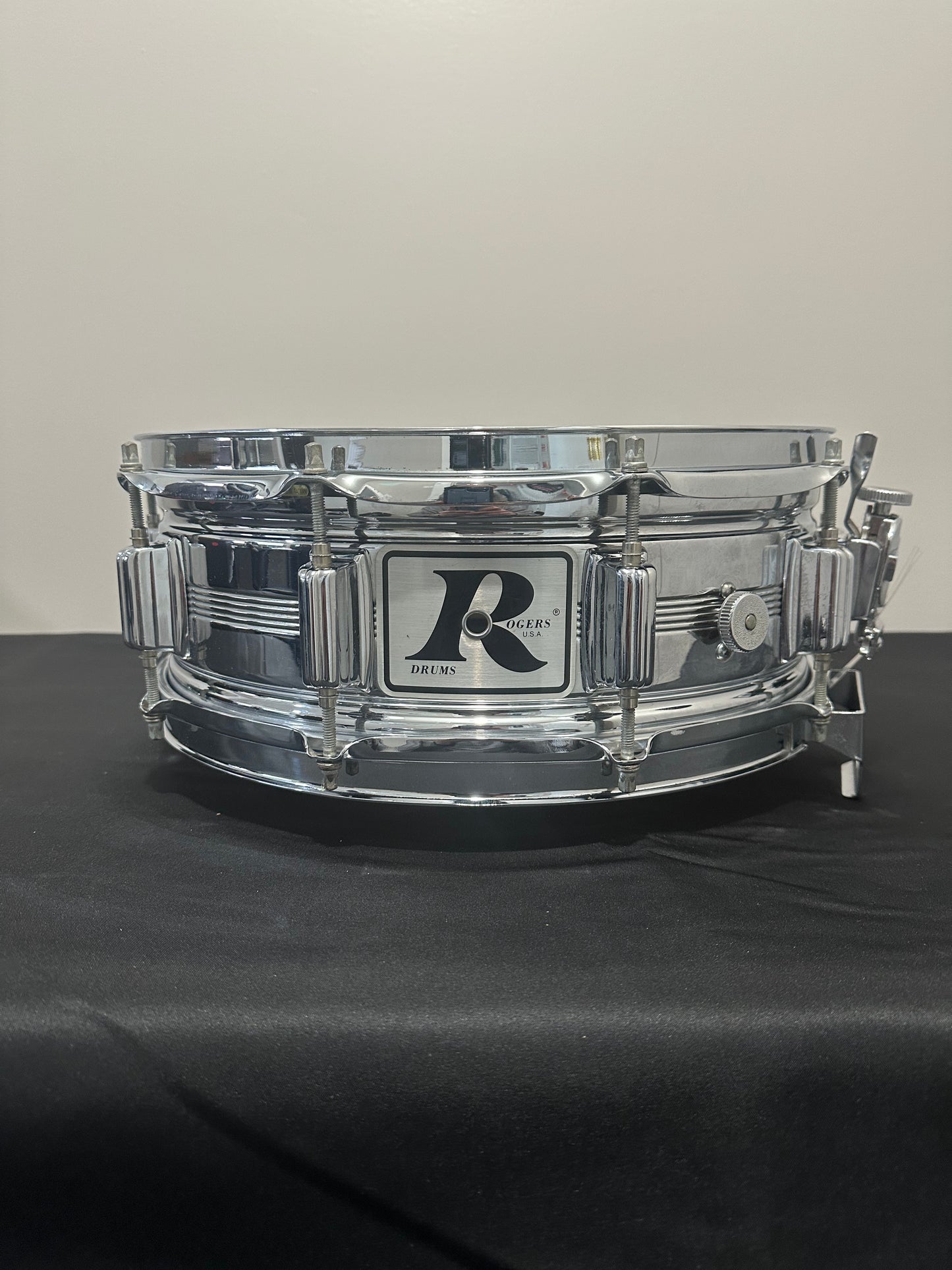 USED ROGERS VINTAGE 14"x5" SNARE DRUM