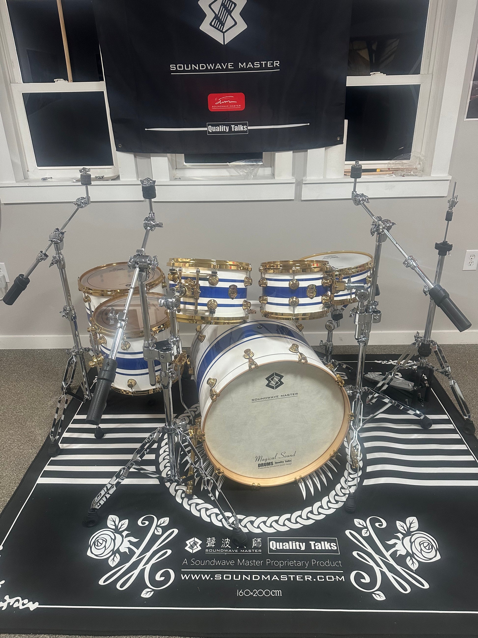 SOUNDWAVE MASTER GLORY SOUND BLUE AND WHITE STRIPES DRUM KIT – RL Drums