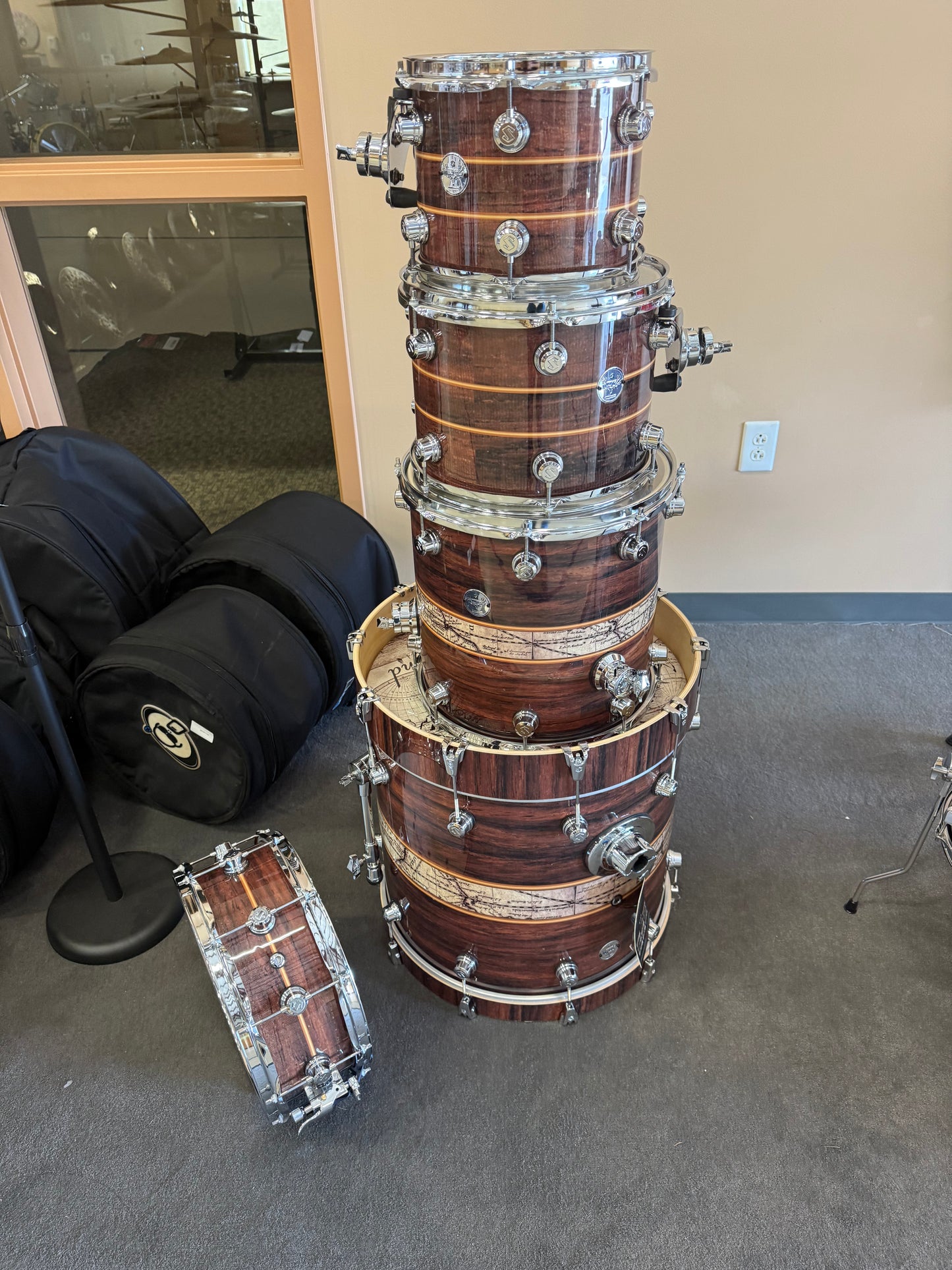 SOUNDWAVE MASTER MAGICAL SOUND WOOD WAR DRUM KIT-B-STOCK