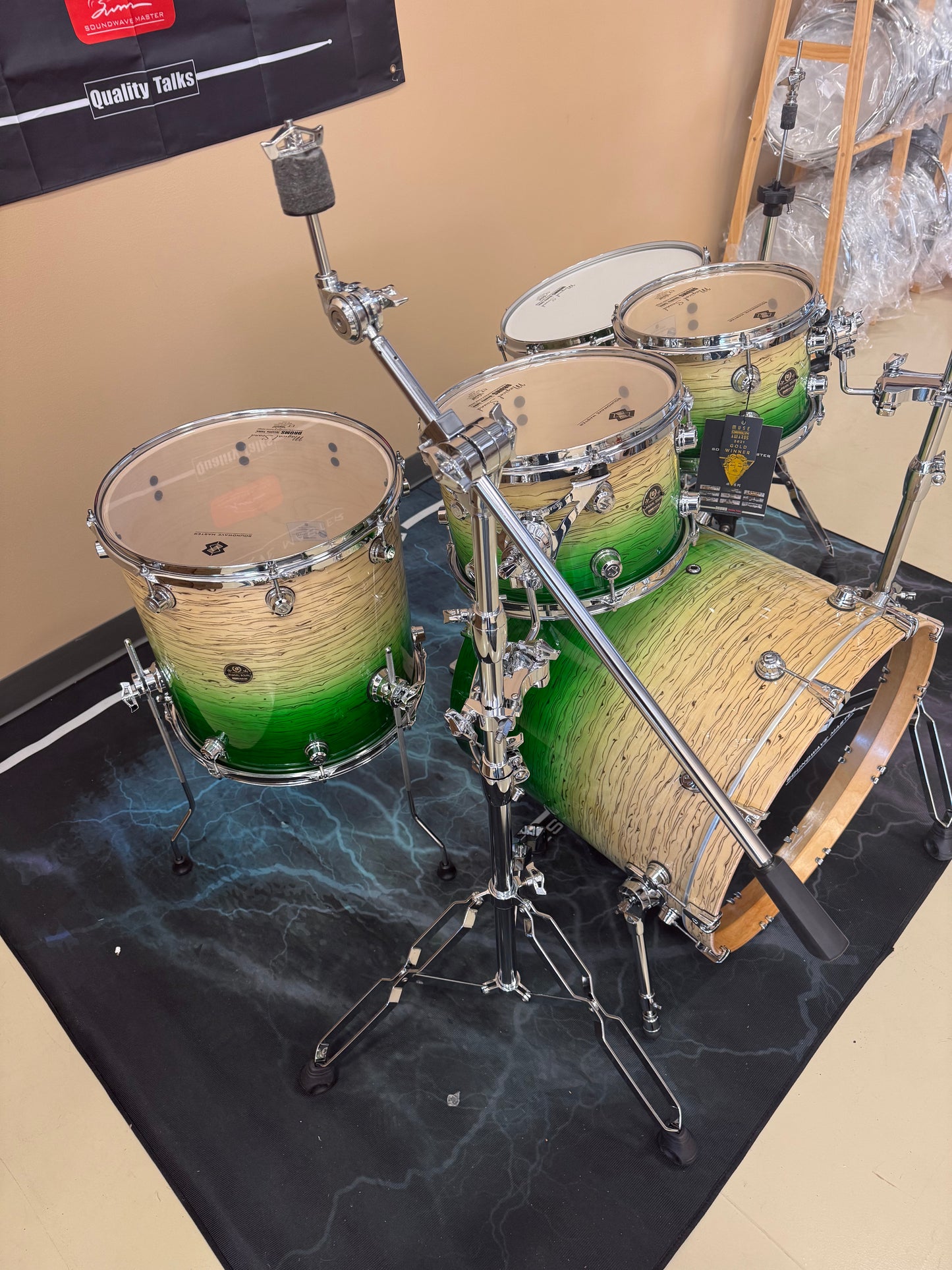 SOUNDWAVE MASTER ORIGINAL SOUND WHITE ICE GREEN DRUM KIT