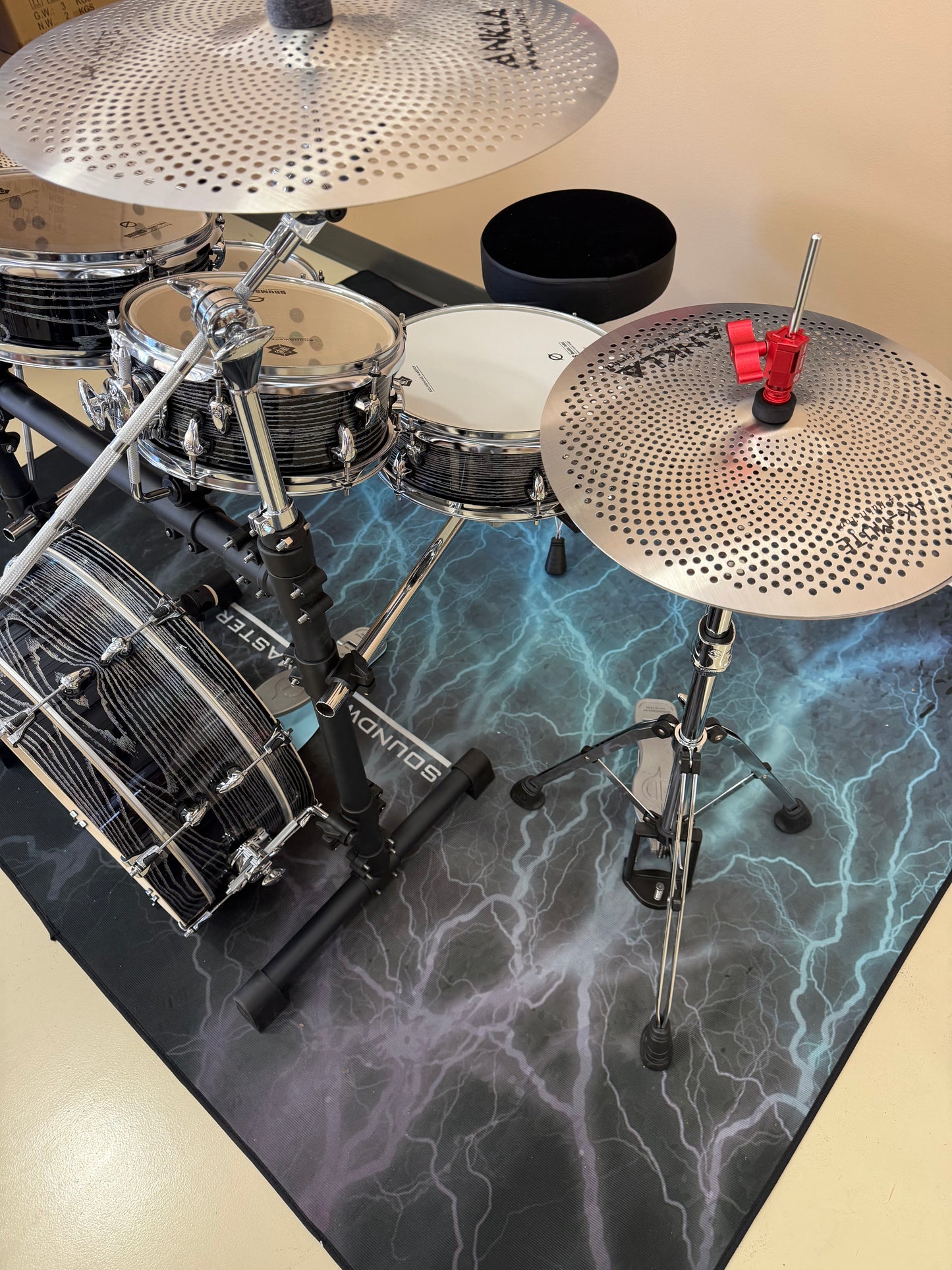 SOUNDWAVE MASTER FLIP KING PRO DRUM KIT (Rainbow Oak Silver)