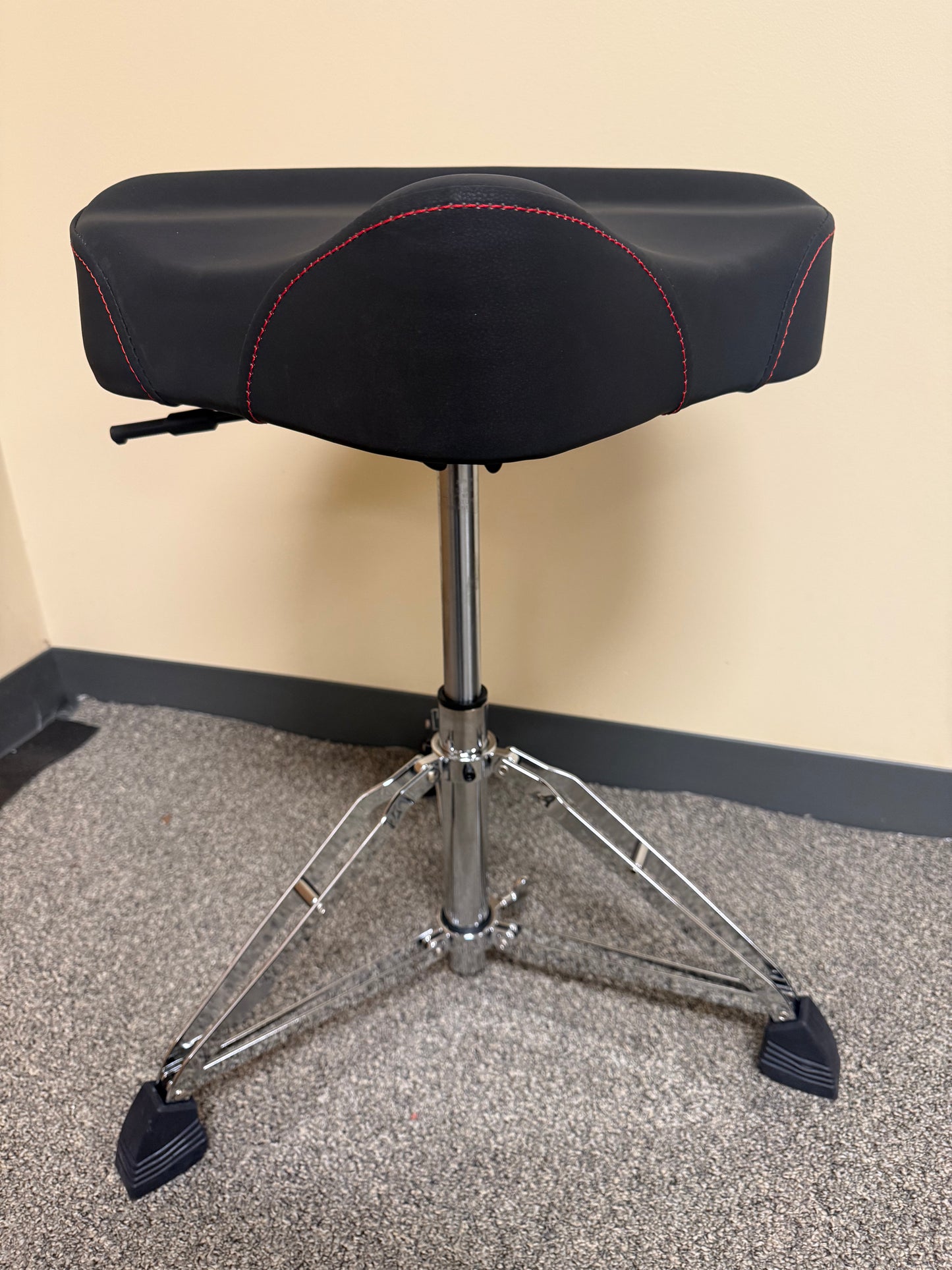 Rl Drums 3 Leg Heavy Duty Hydraulic Throne-T5100AL