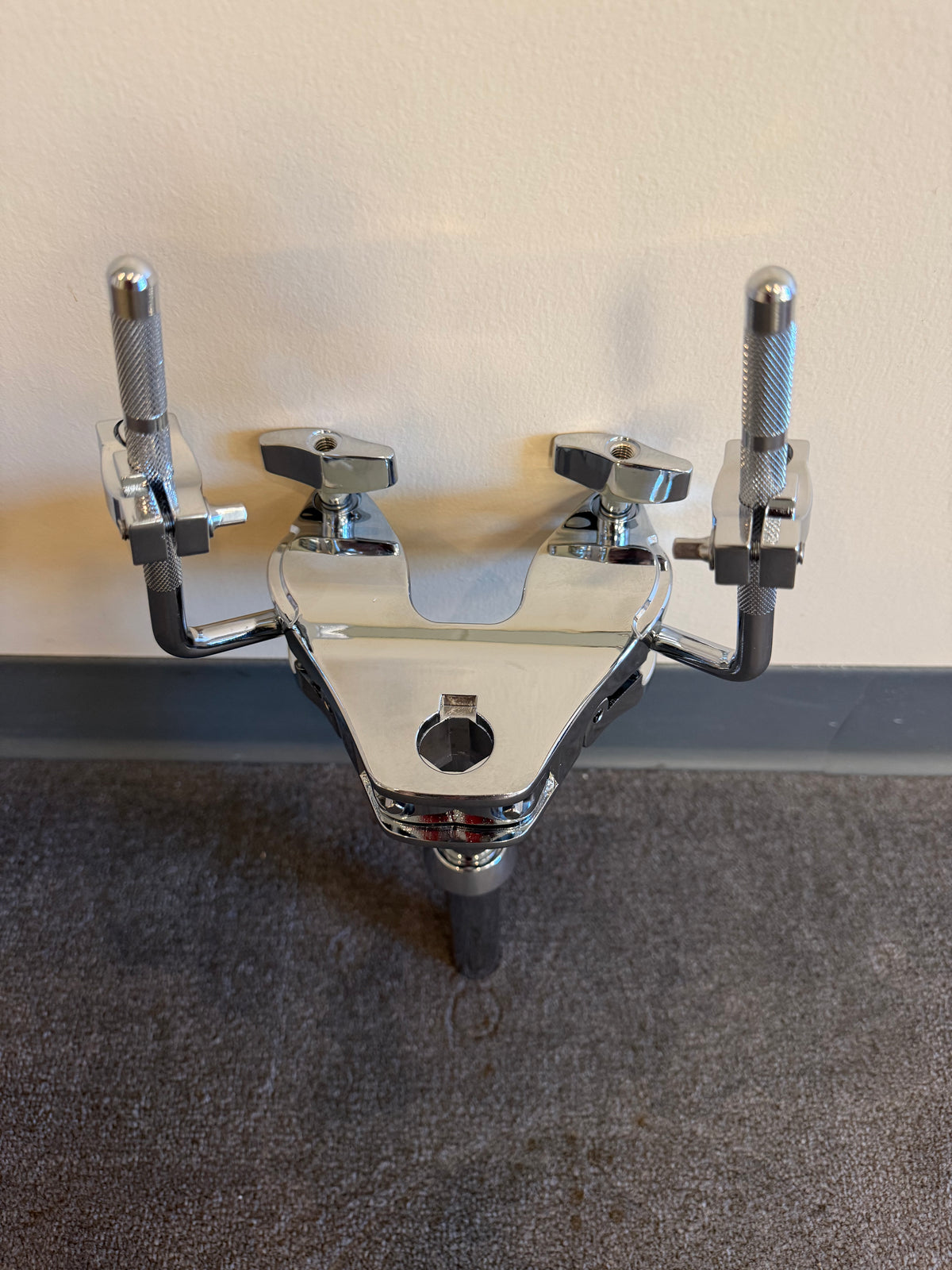 Double Tom Holder Stand with Memory Lock, Adjustable Double Tom L Arm Holder Mount Bracket TH1903